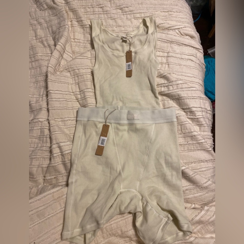 NWT Skims XXS Lounge Set